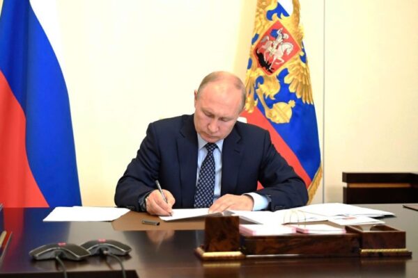 Путин подписал указ об обязательной продаже валюты для ряда экспортеров