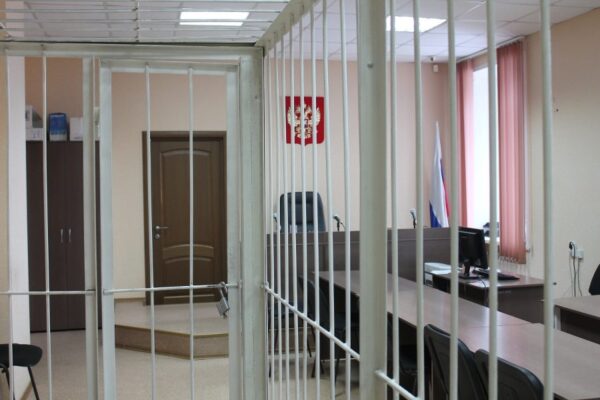 Суд в Екатеринбурге арестовал до 26 августа Веронику Наумову — опекуна найденного погибшим шестилетнего мальчика
