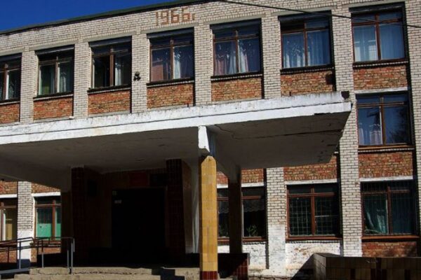 В Самарской области семиклассница выпрыгнула с третьего этажа школы