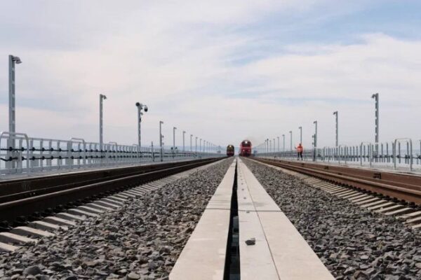 Сегодня открыли движение по второму железнодорожному пути Крымского моста