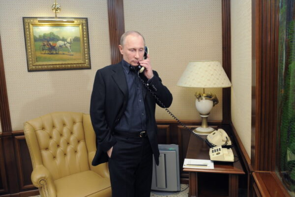 Путин по телефону дал поручения главе Шебекинского городского округа