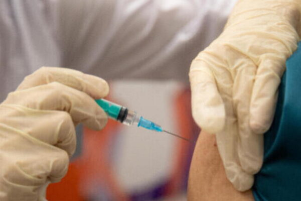 За первую половину сентября от гриппа вакцинировались больше 600 тысяч петербуржцев