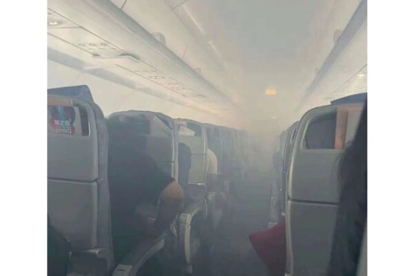 Самолет авиакомпании Air China сел в сингапурском аэропорту Чанги из-за возгорания двигателя