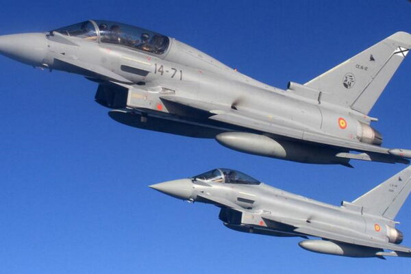 Испания покупает 25 истребителей Eurofighter Typhoon стоимостью $1,5 млрд для замены старых самолётов F/A-18 Hornet